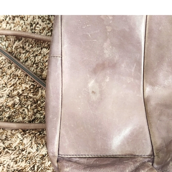 HOBO distressed leather clamshell shoulder bag with zip closure - Picture 7 of 7